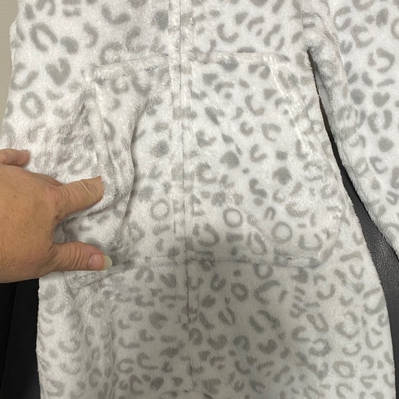 Cat & Jack White and Gray Kids Pajama Sleep Oneies - Picture 2 of 8